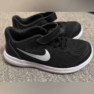 Nike Kids Black and White Sneakers Size 10 Toddler